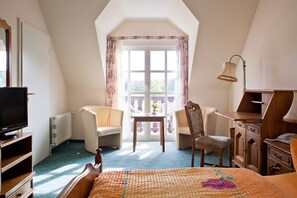 Minibar, desk, rollaway beds, free WiFi