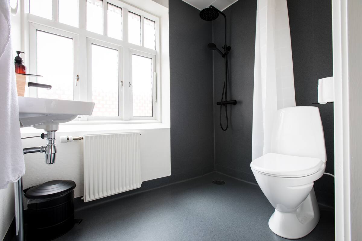family quadruple room, private bathroom | bathroom | towels