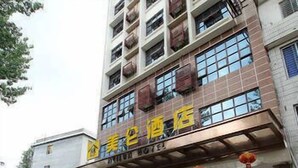 Front of property - Meilun Hotel (Guilin)