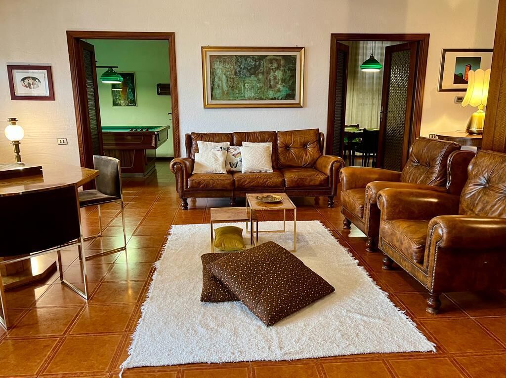 Een smart-tv en een open haard