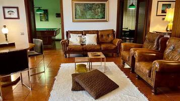 Een smart-tv en een open haard