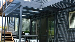 Outdoor dining - Beach Front-Culburra Dunes Beach House  (Culburra Beach)