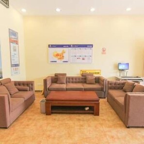 Lobby sitting area - 7 Days Inn (Zhenjiang)