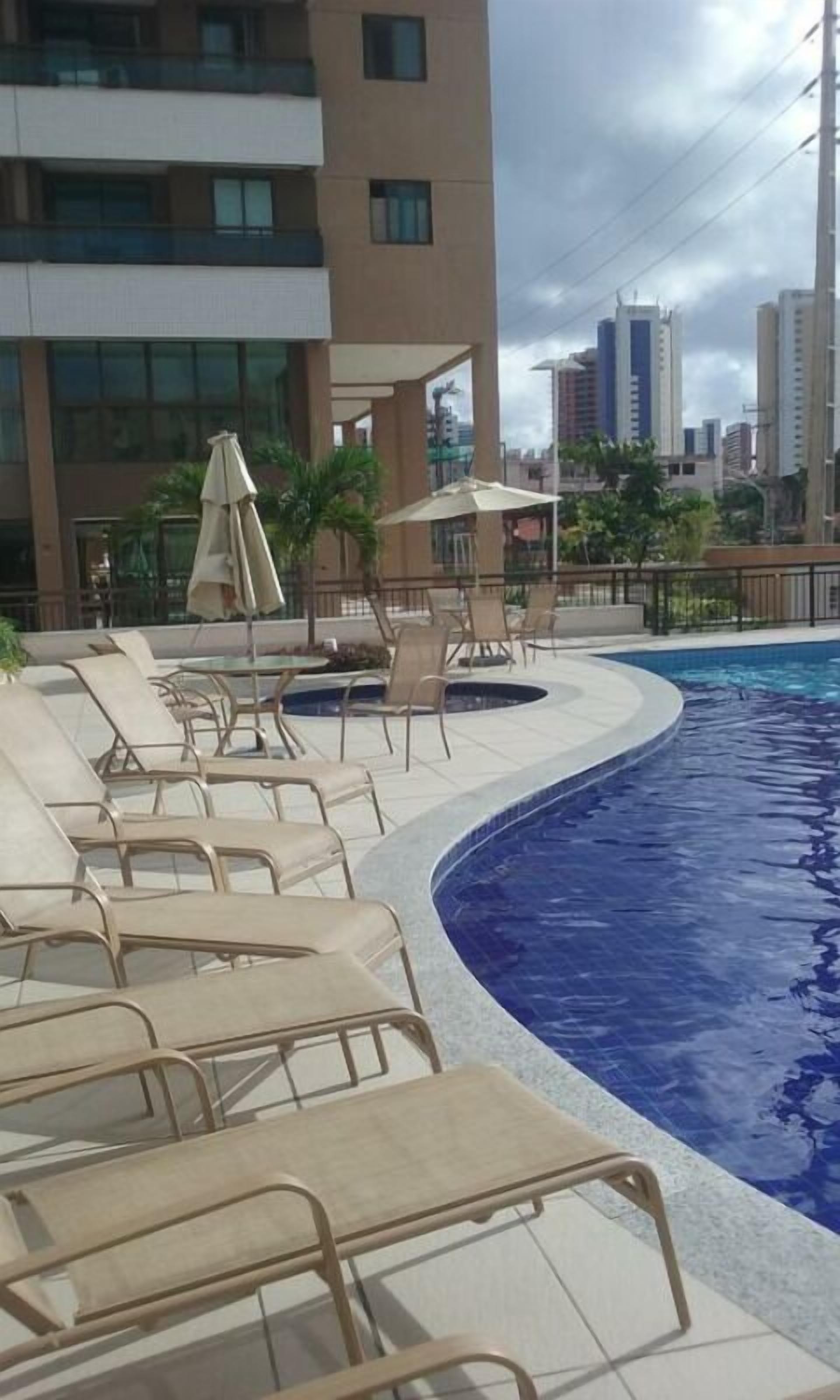 Kolam renang outdoor