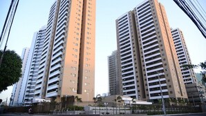 Two high-rise residential buildings with multiple floors and balconies. - Para 9 Pessoas ao Lado Shopping Rio Mar (Fortaleza)