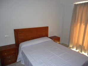 1 bedroom, bed sheets
