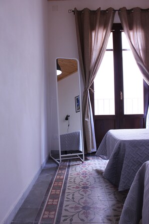 2 bedrooms, desk, iron/ironing board, free WiFi - Apatment trapani's heart (Trapani)