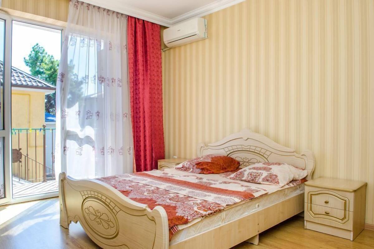 Iron/ironing board, rollaway beds, free WiFi