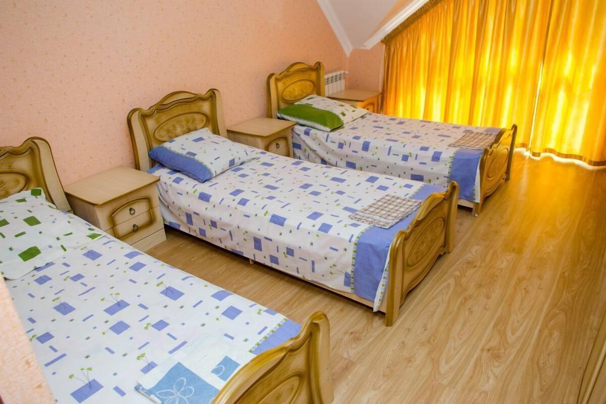 Iron/ironing board, rollaway beds, free WiFi
