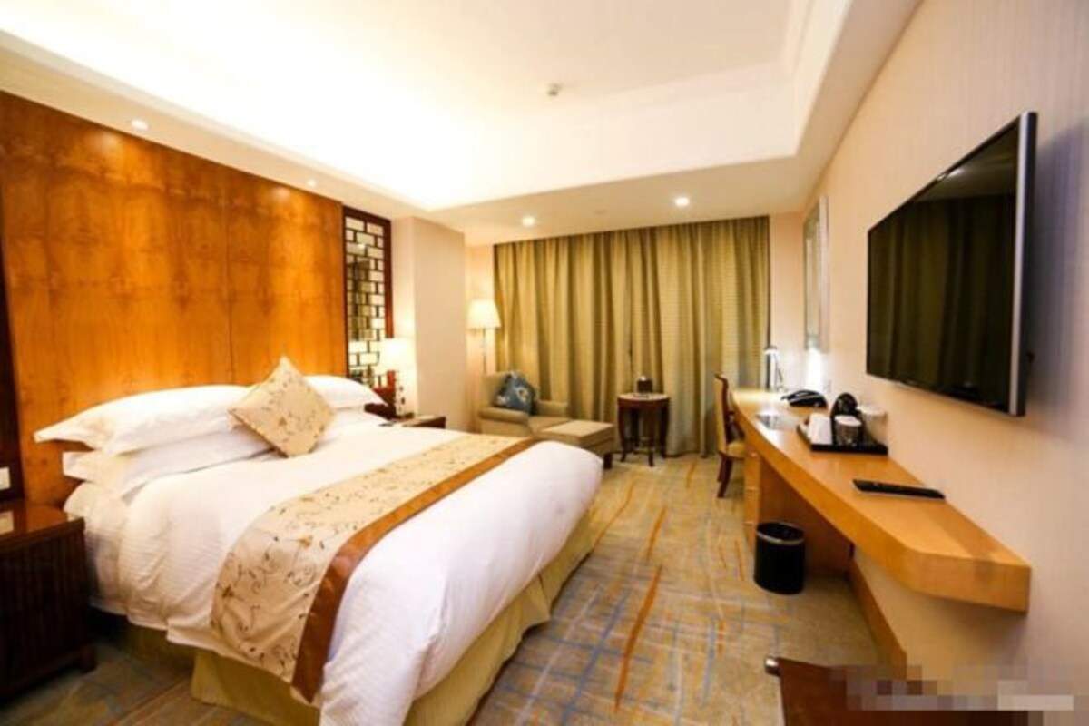 Elite Queen Room