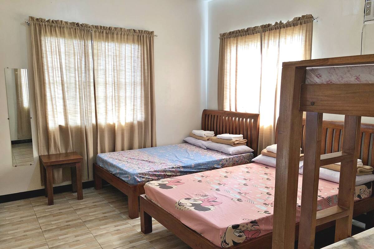 Family Room | In-room safe, desk, rollaway beds, free WiFi