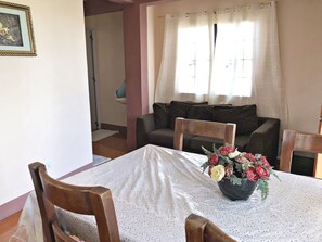 Daily cooked-to-order breakfast for a fee