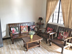 Family Room | In-room safe, desk, rollaway beds, free WiFi