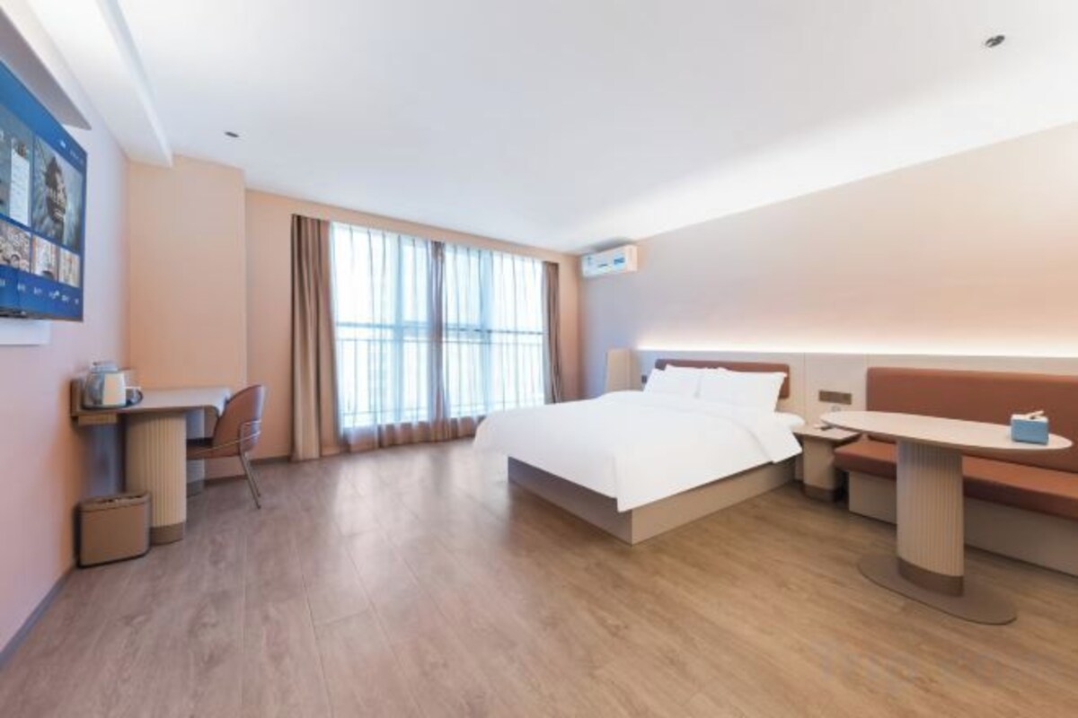 Business Queen Room
