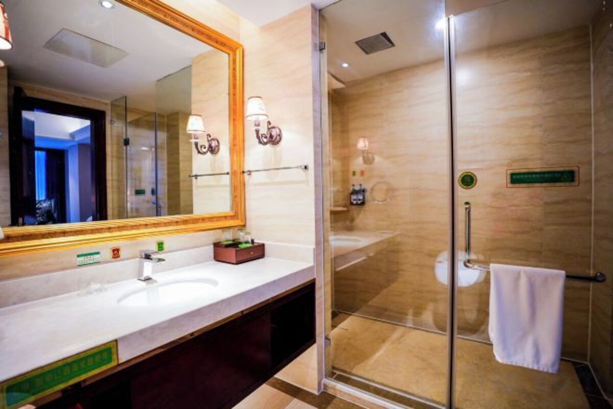 Bathroom | Bathtub