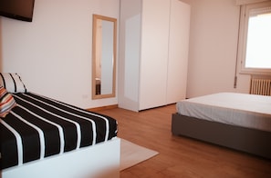 3 bedrooms, desk, iron/ironing board, free WiFi