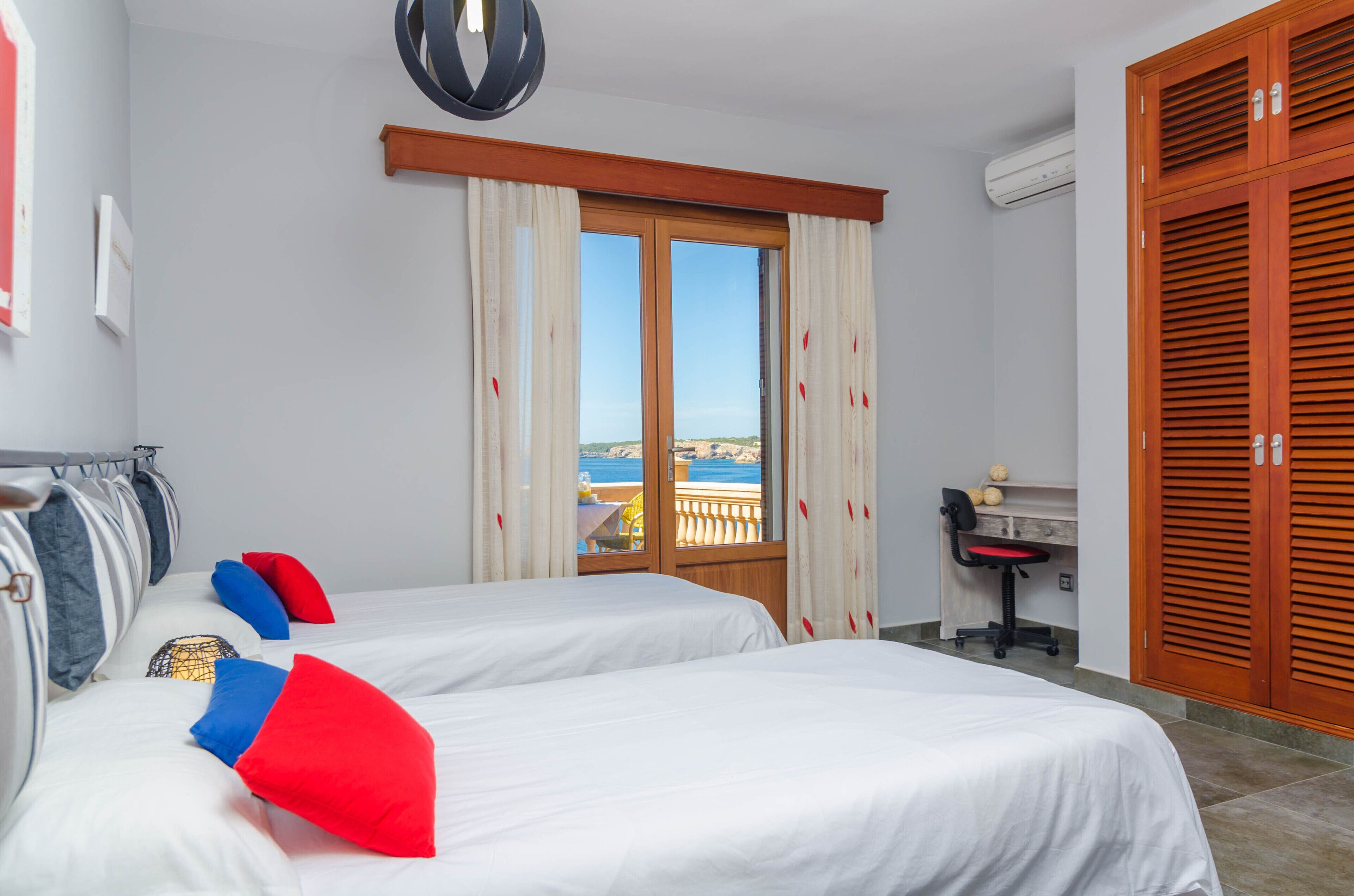 4 chambres, fer et planche à repasser, Wi-Fi gratuit, draps fournis