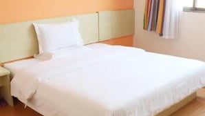 Room - 7 Days Inn (Weinan)