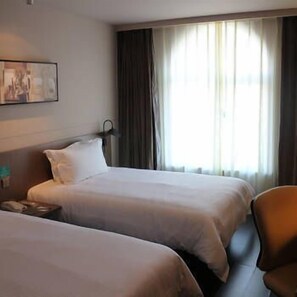 ห้อ  งพัก