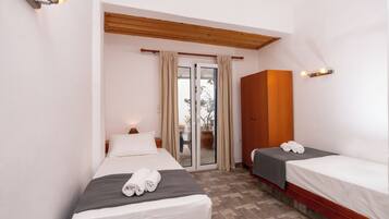 In-room safe, iron/ironing board, free WiFi, bed sheets