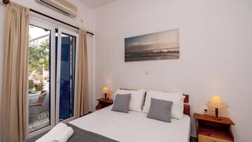 Coffres-forts dans les chambres, fer et planche Ă repasser