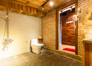 1972 | 浴室 | 淋浴设施、免费洗浴用品、吹风机、拖鞋