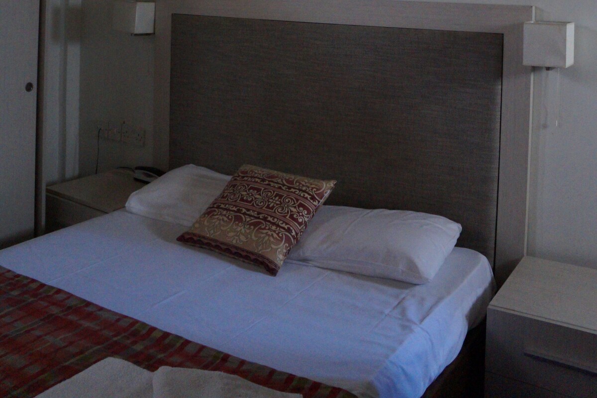 Quarto solteiro | Wi-Fi de cortesia, roupa de cama