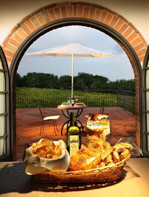 Outdoor dining - Apartment with WIFI, A/C, pool, TV, patio, pets allowed, panoramic view, close to Greve In Chianti (San Donato)