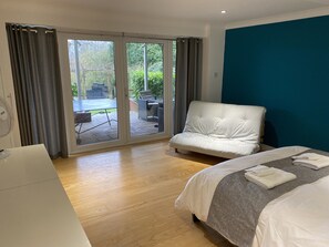 2 chambres, fer et planche à repasser, accès Internet, draps fournis