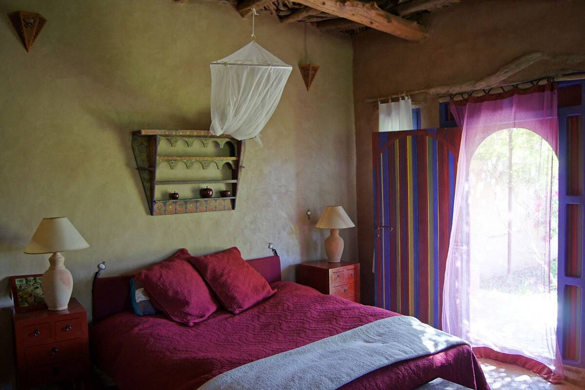 Habitación familiar, accesible para personas con discapacidad, planta baja | Decoración individual, cunas o camas infantiles gratuitas, ropa de cama