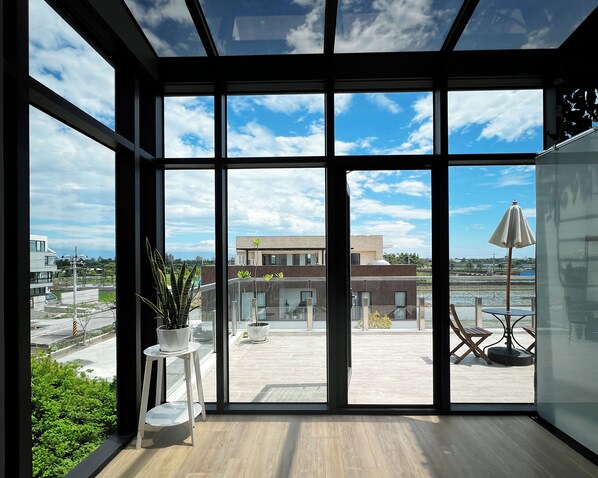 Gallery-dobbeltværelse - 1 kingsize-seng - udsigt til have | Terrasse/gårdhave