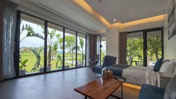 Gallery Double Room, 1 King Bed, Garden View | Terrace/patio