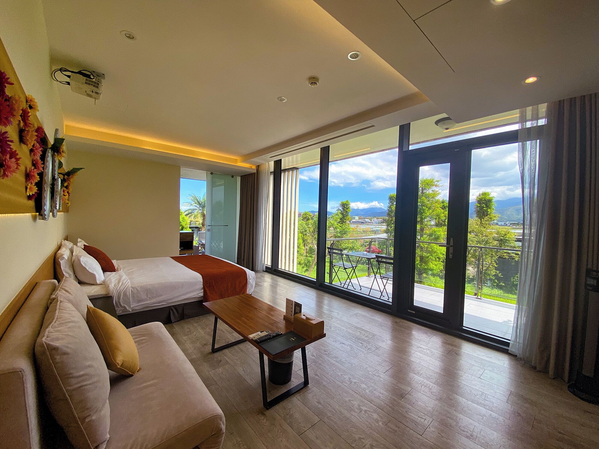 Luxury Double Room, 1 King Bed, Garden View