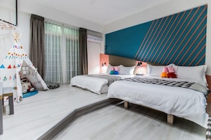 Escrivaninha, cortinas blackout, Wi-Fi de cortesia