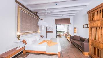 1 Schlafzimmer, hochwertige Bettwaren, Zimmersafe, Schreibtisch