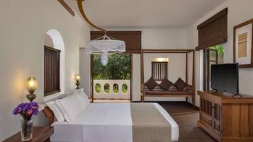 1 bedroom, premium bedding, in-room safe, desk