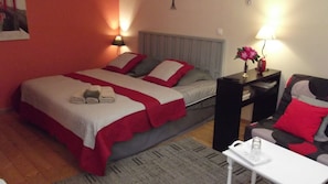 Chambre Confort, 1 très grand lit et 1 canapé-lit, non-fumeur (Passion)