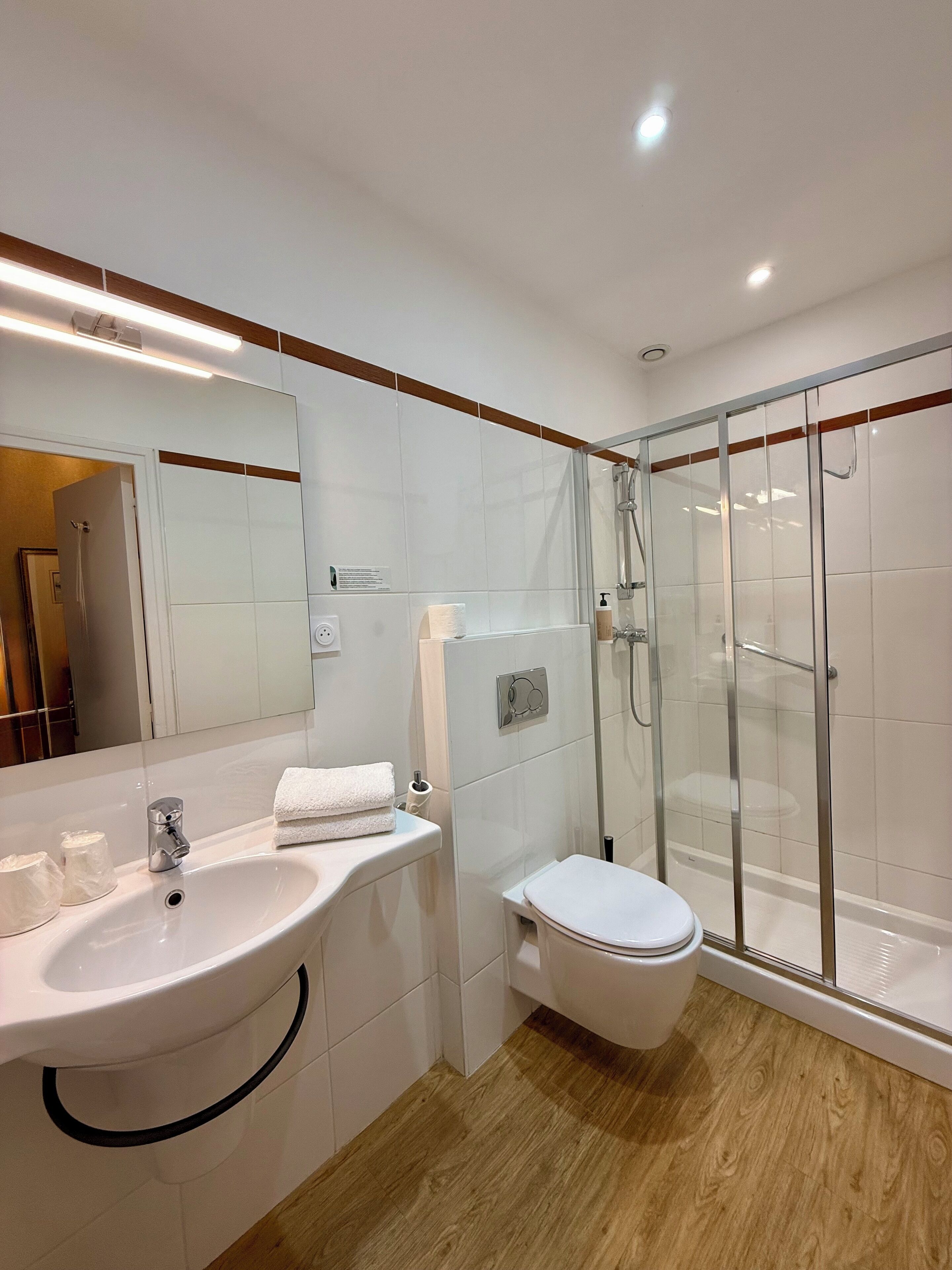 deluxe double room | bathroom | free toiletries, hair dryer, towels