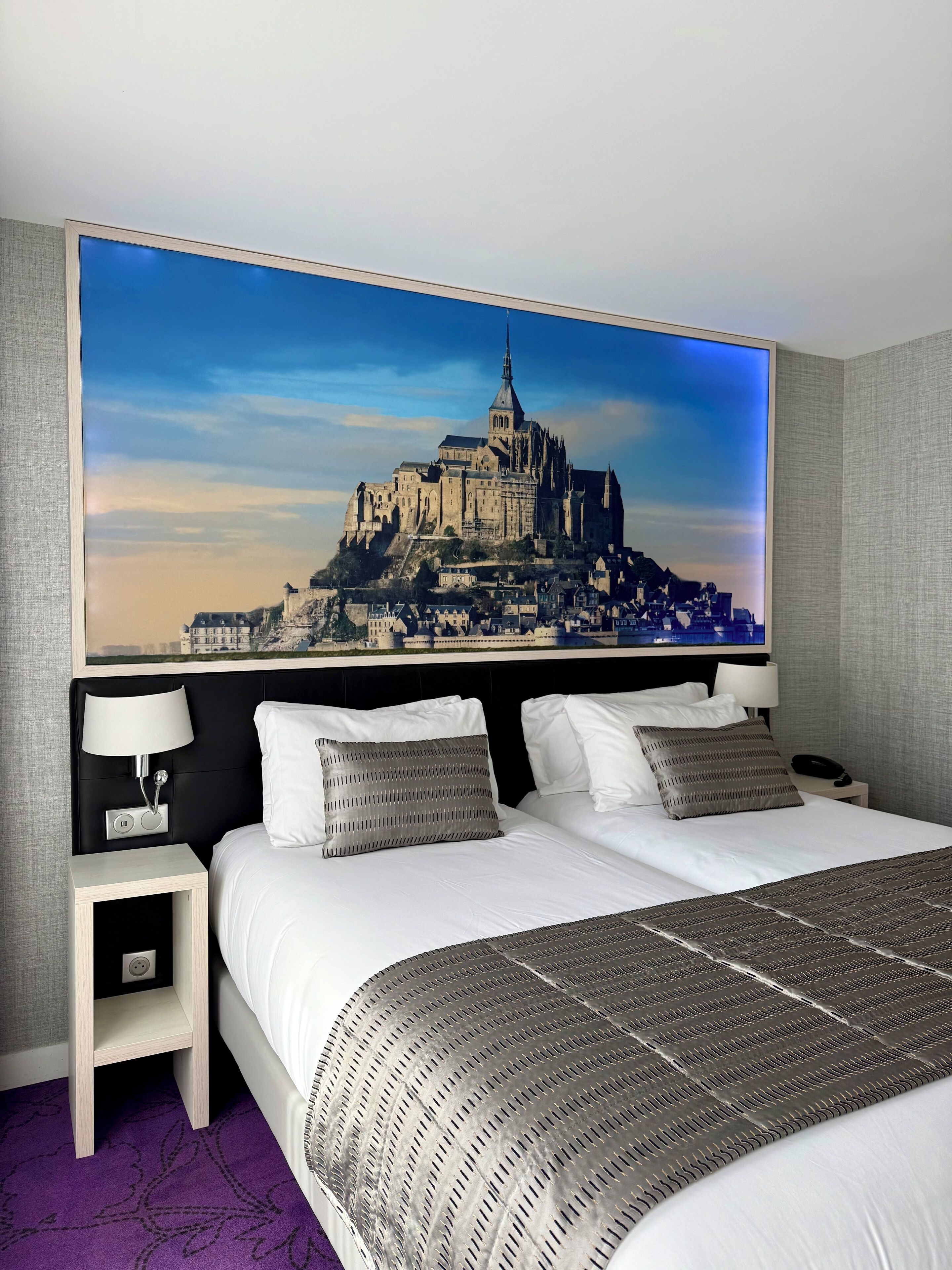 double room (chambre privilège) | in-room safe, individually decorated, individually furnished, desk