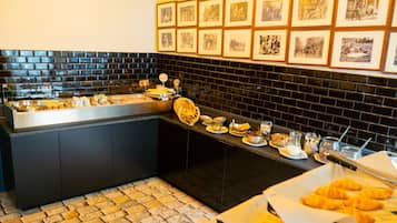 Daily continental breakfast (EUR 16 per person)