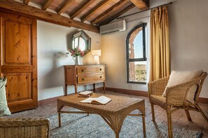 Interior - Lovely apartment with A/C, pool, WIFI, TV, pets allowed, panoramic view, close to Greve In Chianti (San Donato)