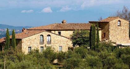 Nice apartment with A/C, pool, WIFI, TV, pets allowed, panoramic view, close to Greve In Chianti