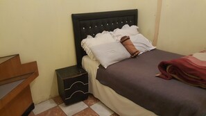 Roupas de cama premium, frigobar, cofres nos quartos, escrivaninha