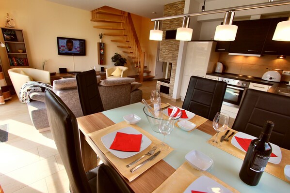 Unclassified image, 1 of 18, button