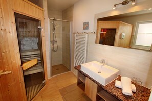 Unclassified image, 5 of 18, button