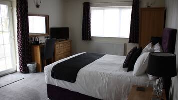 Premium bedding, iron/ironing board, free WiFi, bed sheets
