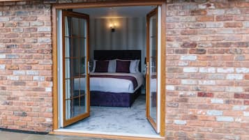 Room, 1 King Bed, Lake View