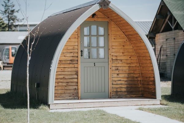 Basic Cabin, 2 Twin Beds, Non Smoking, Lake View | Premium bedding, iron/ironing board, free WiFi, bed sheets