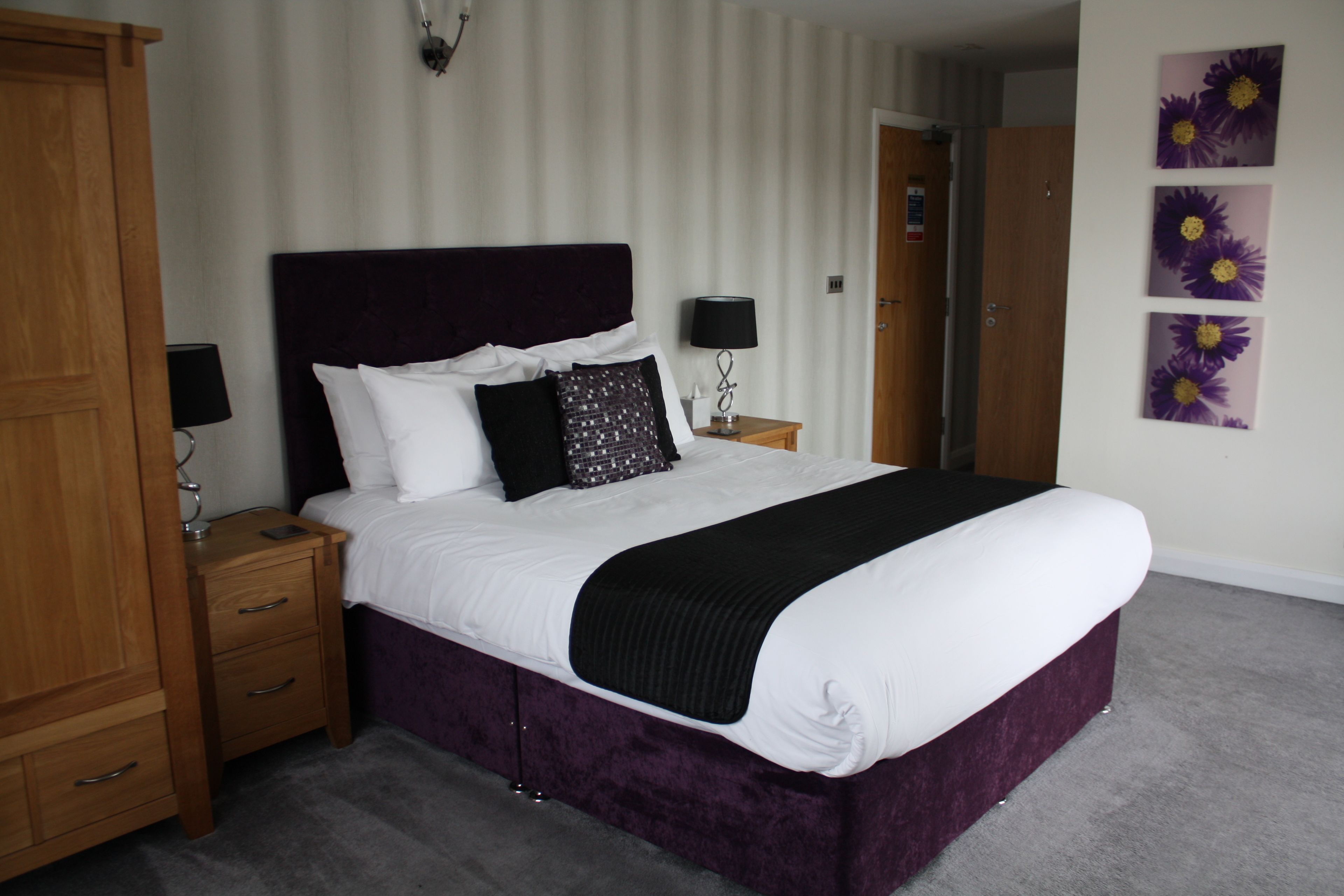 Premium bedding, iron/ironing board, free WiFi, bed sheets