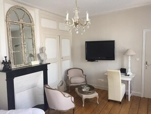 Double Room (La Beffroi) | Room amenity - Bienvenue Chez Nous (Bergues)